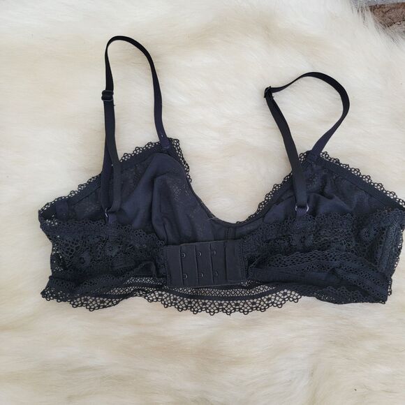 Victoria’s Secret black lace detail unlined bralette sz small - Picture 3 of 5